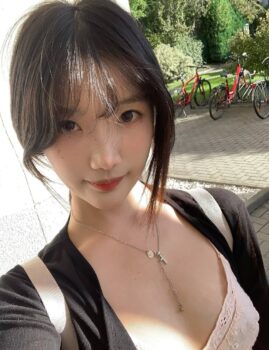 成都成功人士包养：中年群体的情感与身份博弈