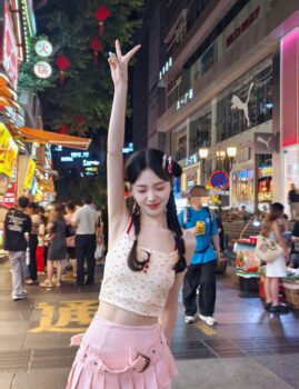 成都包养照片造假如何鉴别？同款图、滤镜与背景细节